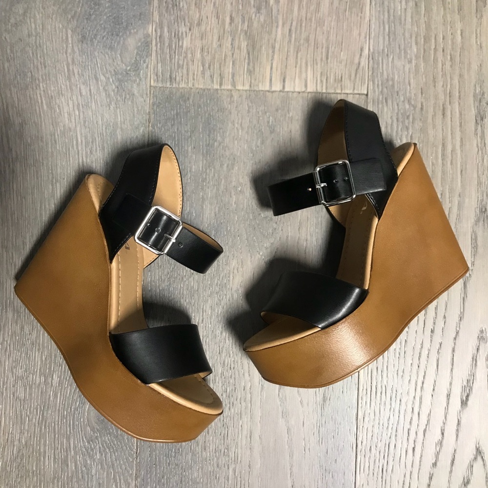 Black strap wedges